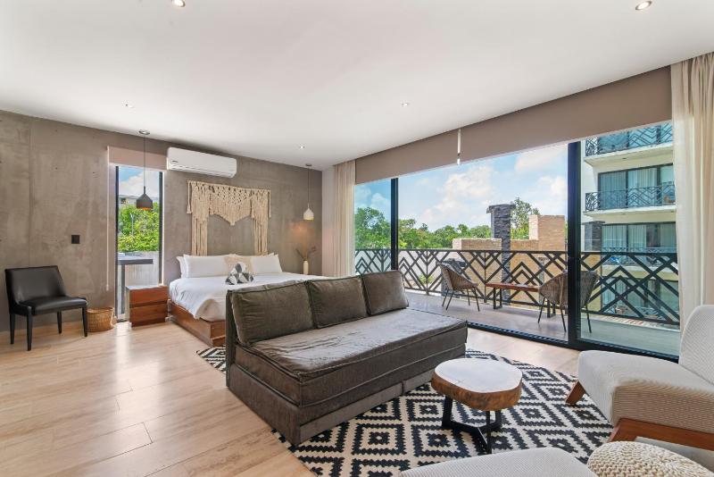Unwind | Private Balcony & Rooftop Pools | Casago - image 43