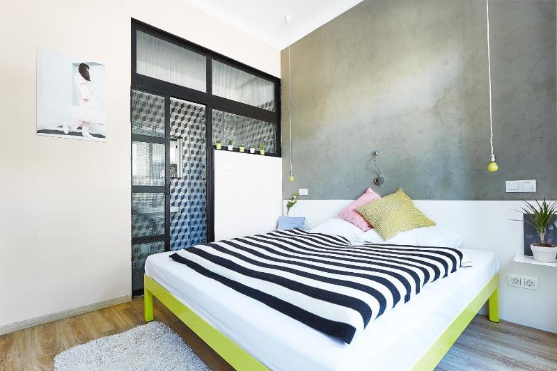 Superior Double Room with Square View image 3