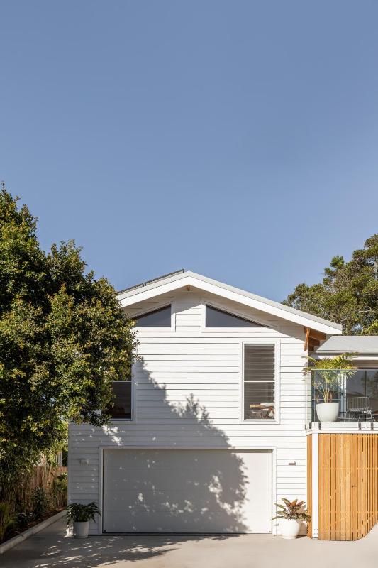 Blackbutt House - Luxe Retreat With Pool and Sauna - image 7