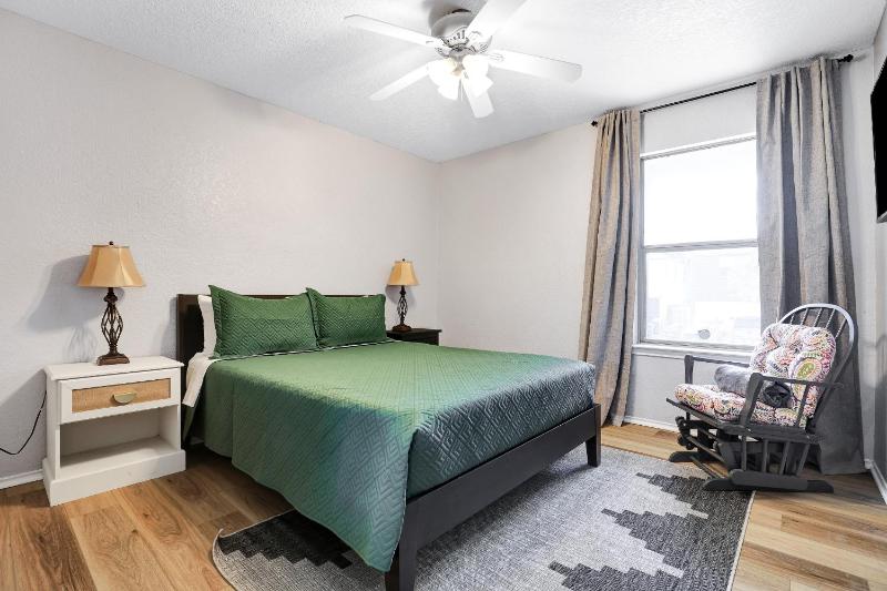 Sleeps 18 Family and Friends Vacation Home - image 35