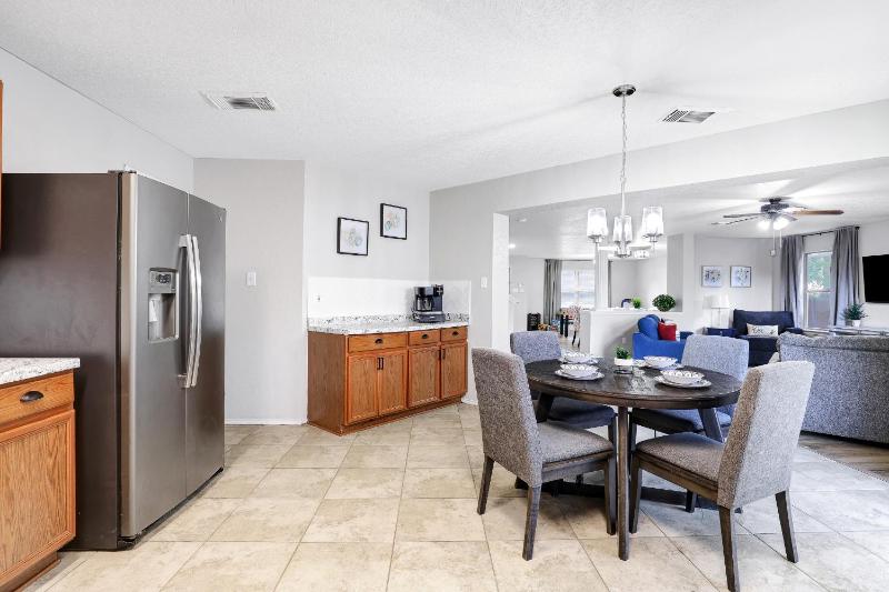 Sleeps 18 Family and Friends Vacation Home - image 46