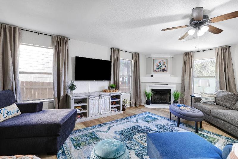 Sleeps 18 Family and Friends Vacation Home - image 4