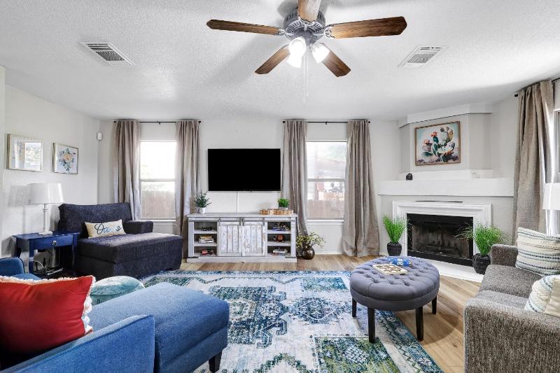 Sleeps 18 Family and Friends Vacation Home - image 20