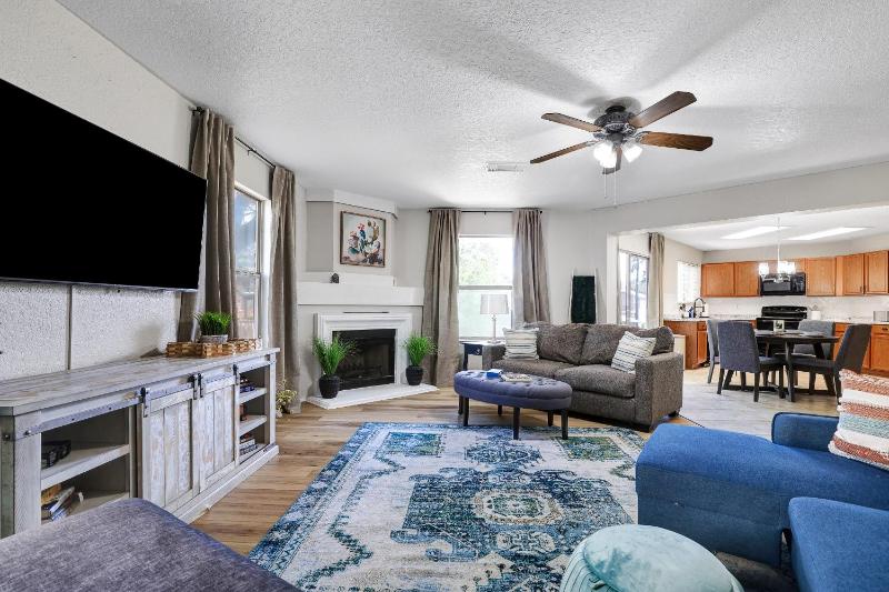 Sleeps 18 Family and Friends Vacation Home - image 8