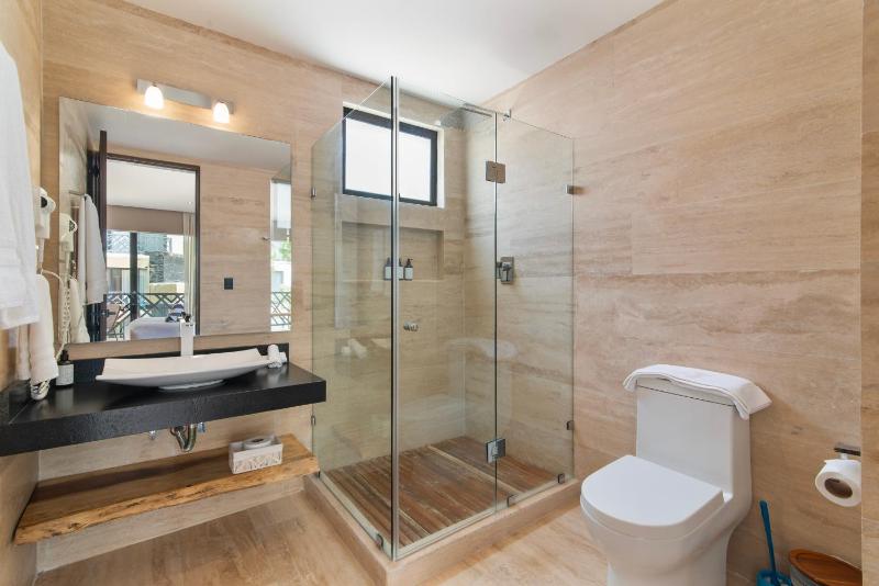 Unwind | Private Balcony & Rooftop Pools | Casago - image 27