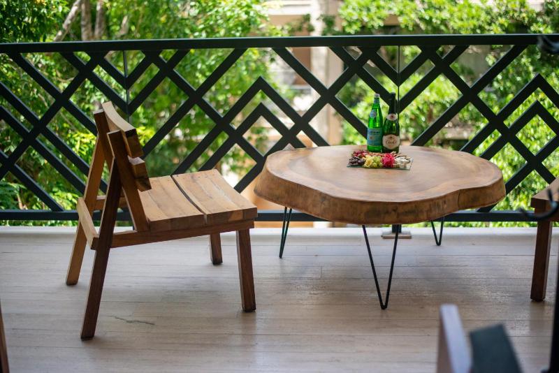 Unwind | Private Balcony & Rooftop Pools | Casago - image 16