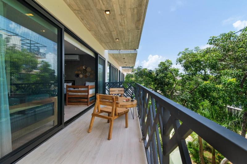 Unwind | Private Balcony & Rooftop Pools | Casago - image 17