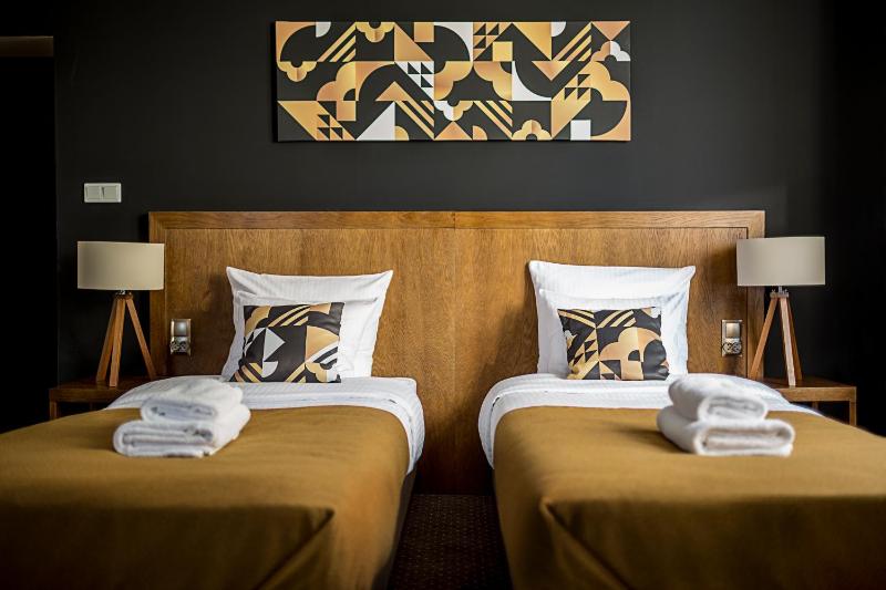 Double or Twin Room with City View image 3