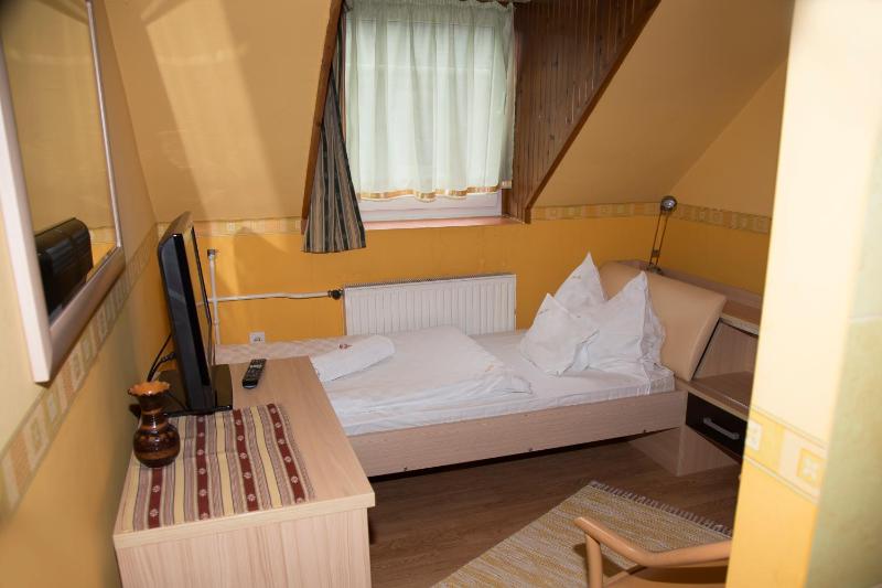 Single Room image 3