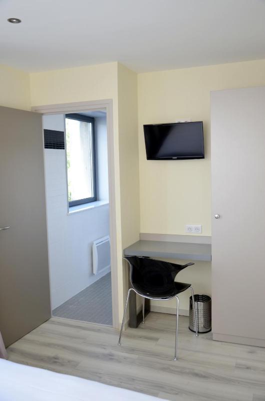 Double Room with City View image 2