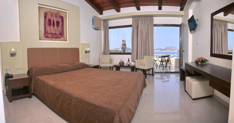 Family Room with Sea View image 4
