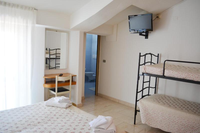 Quadruple Room image 3