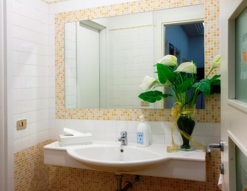 Quadruple Room image 2