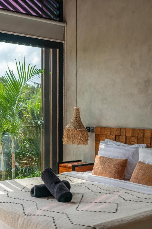 Casa Luca Chic 1BR Tropical Hideaway in Pererenan - image 14