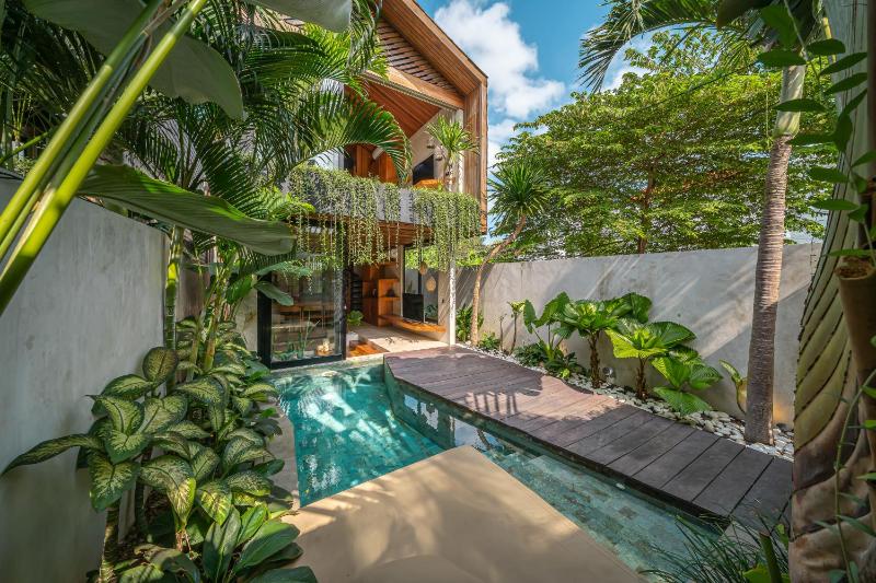 Casa Luca Chic 1BR Tropical Hideaway in Pererenan - image 7