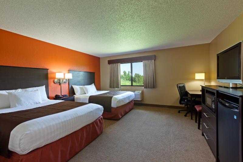 Deluxe Queen Room with Two Queen Beds - Non-Smoking image 4