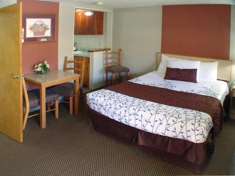 Queen Room image 1