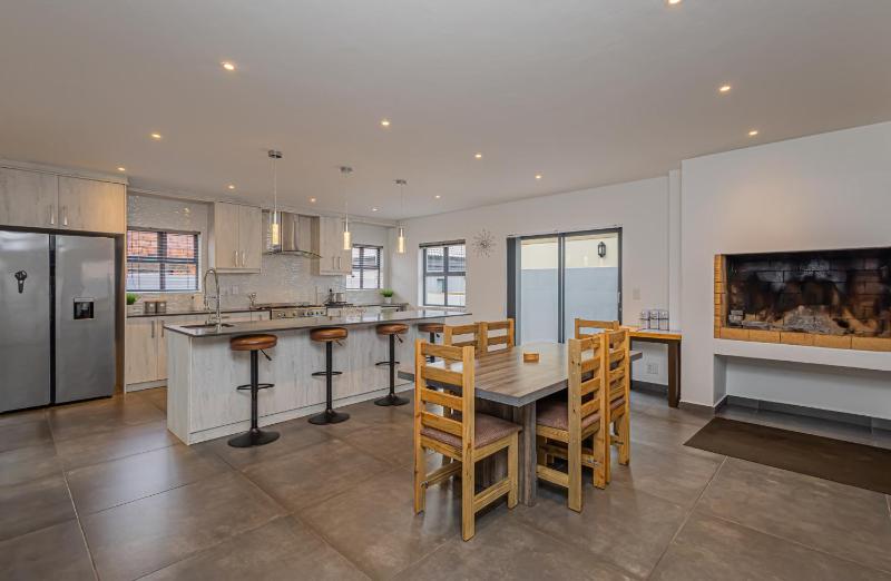Dalton's Langebaan 6-sleeper - image 6