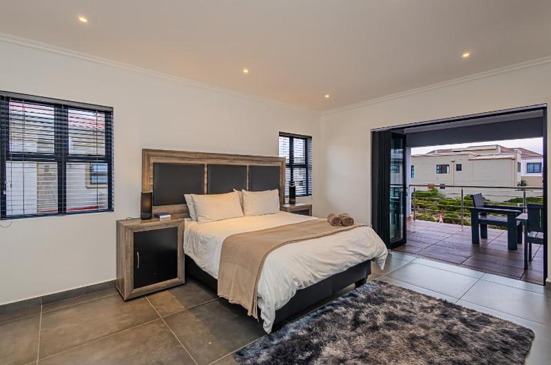 Dalton's Langebaan 6-sleeper - image 8