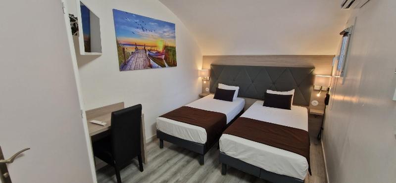 Hôtel Port Beach - image 5