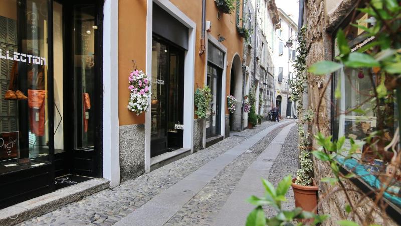 Vitani 30 - Nel cuore del centro storico di Como - image 29