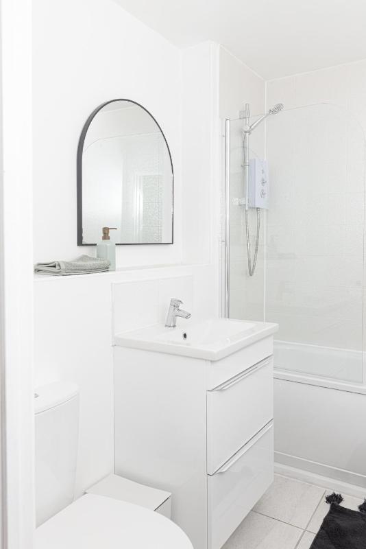 Luxury Apartment Birmingham-Parking - image 16