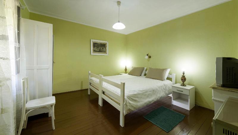 One-Bedroom Apartment image 4