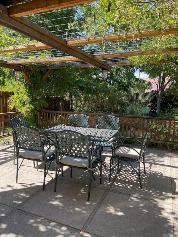 French Quarter Garden Cottage-Downtown Hot Tub - image 17