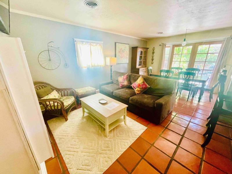 French Quarter Garden Cottage-Downtown Hot Tub - image 10