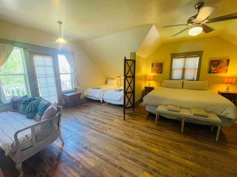 French Quarter Garden Cottage-Downtown Hot Tub - image 13