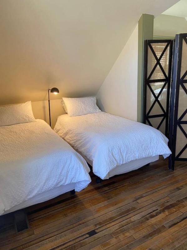 French Quarter Garden Cottage-Downtown Hot Tub - image 12