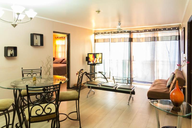 Cozy Accommodations - Dorchester City Line - image 2