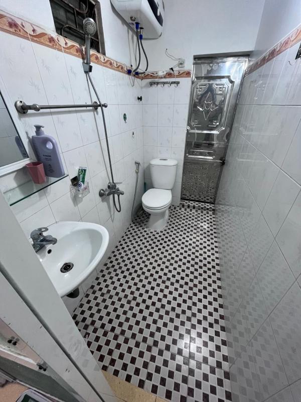 Lorihouse - image 6
