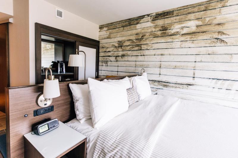 DoubleTree by Hilton Charleston Riverview - image 2