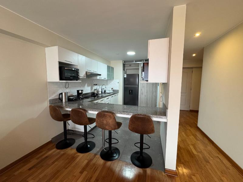 Aparts 4 Days Miraflores 1 Bedroom Executive Apartment 4255 - image 3