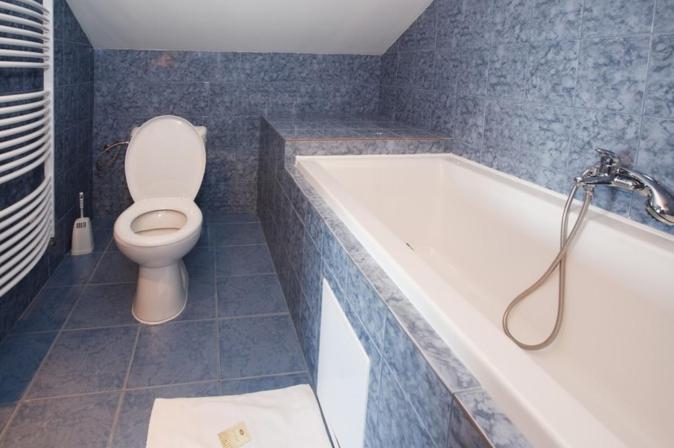 Double Room with Bath image 3