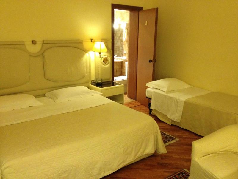 Double Room with Extra Bed image 3