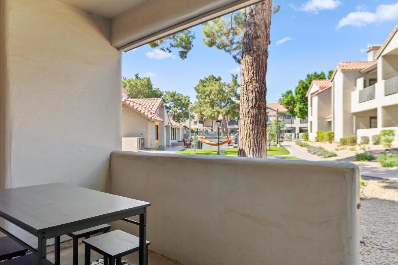 Pool Retreat Patio Ground Floor Near Kierland - image 17