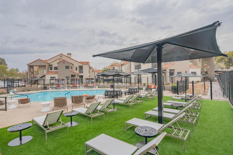 Pool Retreat Patio Ground Floor Near Kierland - image 12