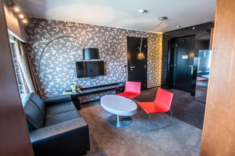 Presidential Suite image 3