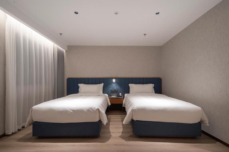 Rezen Estelle Hotel - East Nanjing Rd City Center - image 12