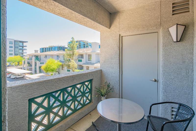 Remodeled Suite Poolside Sonoran Desert Escape - image 17
