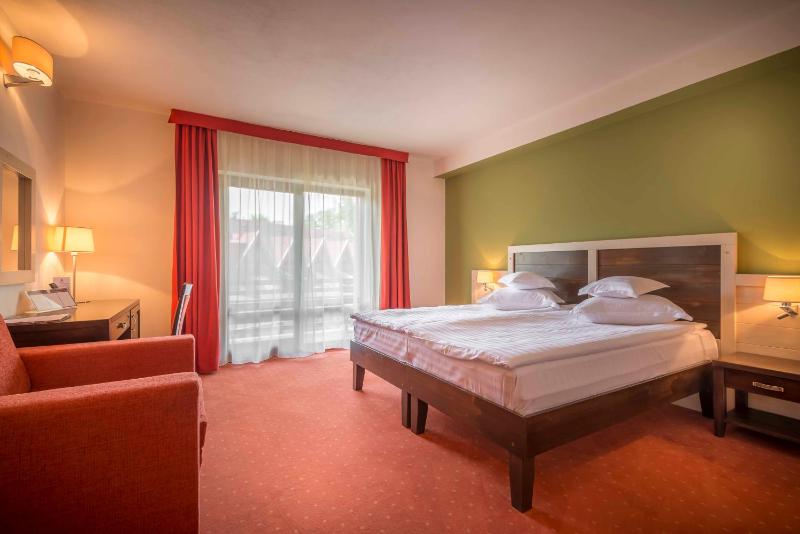 Double or Twin Room Building B image 4