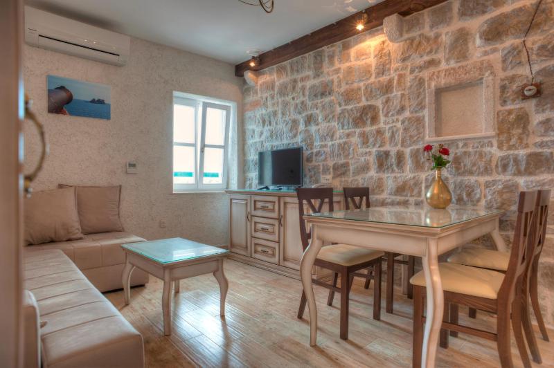 Superior One-Bedroom Apartment image 4