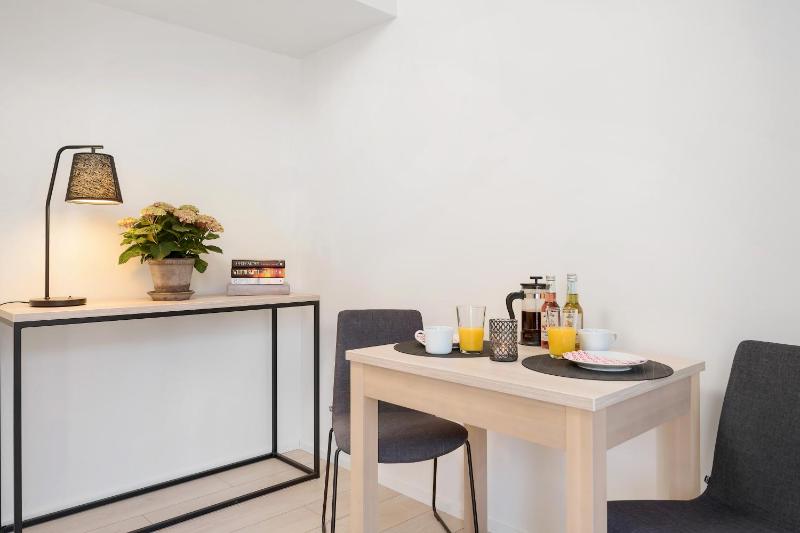 One-Bedroom Apartment image 3