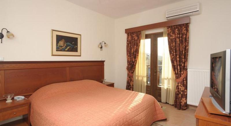 Basic Double Room image 3