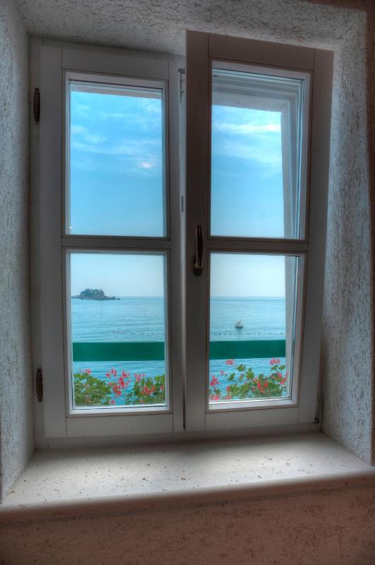 Deluxe Studio image 3