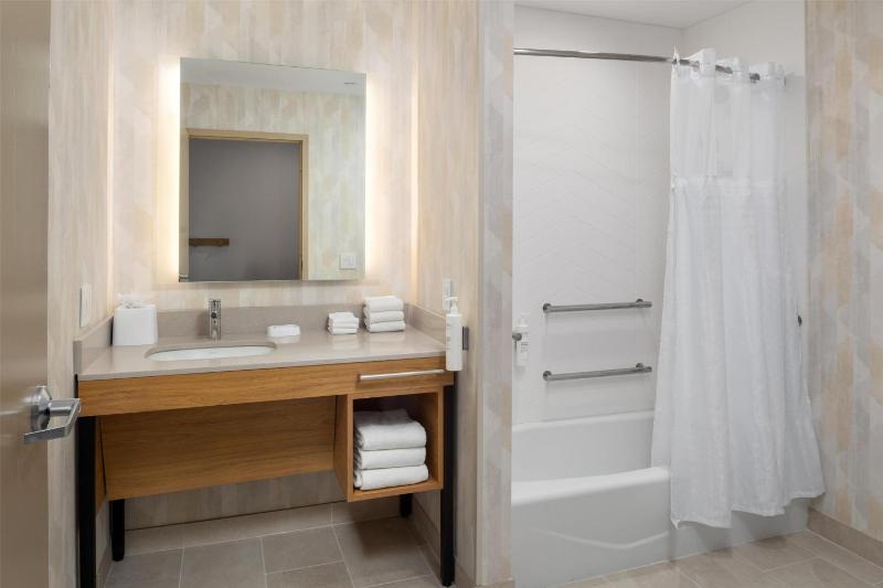 Hampton Inn & Suites by Hilton San Diego SeaWorld - image 15