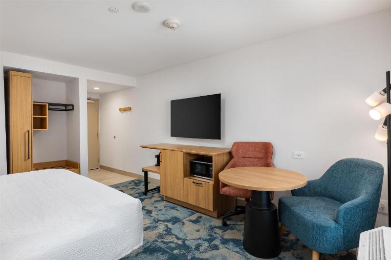 Hampton Inn & Suites by Hilton San Diego SeaWorld - image 3