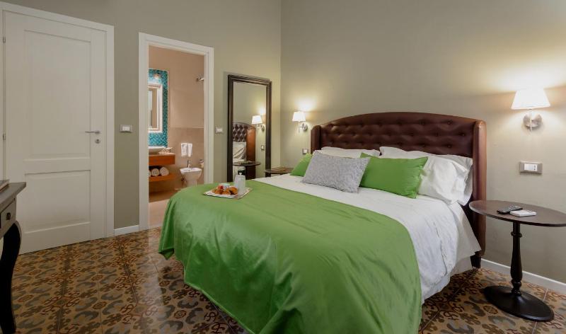 Deluxe Double Room image 4